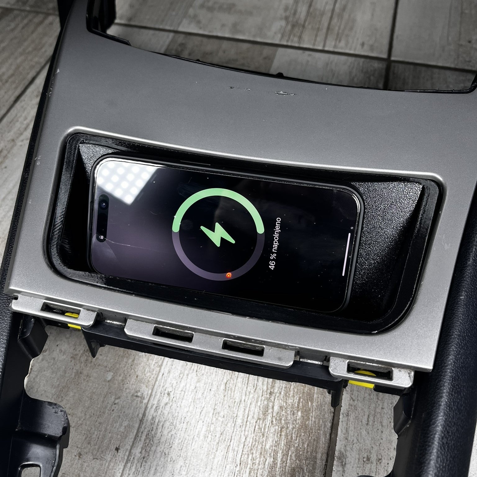 Kabelloses Ladegerät für BMW 1er Serie (E8X) - Exact Designs