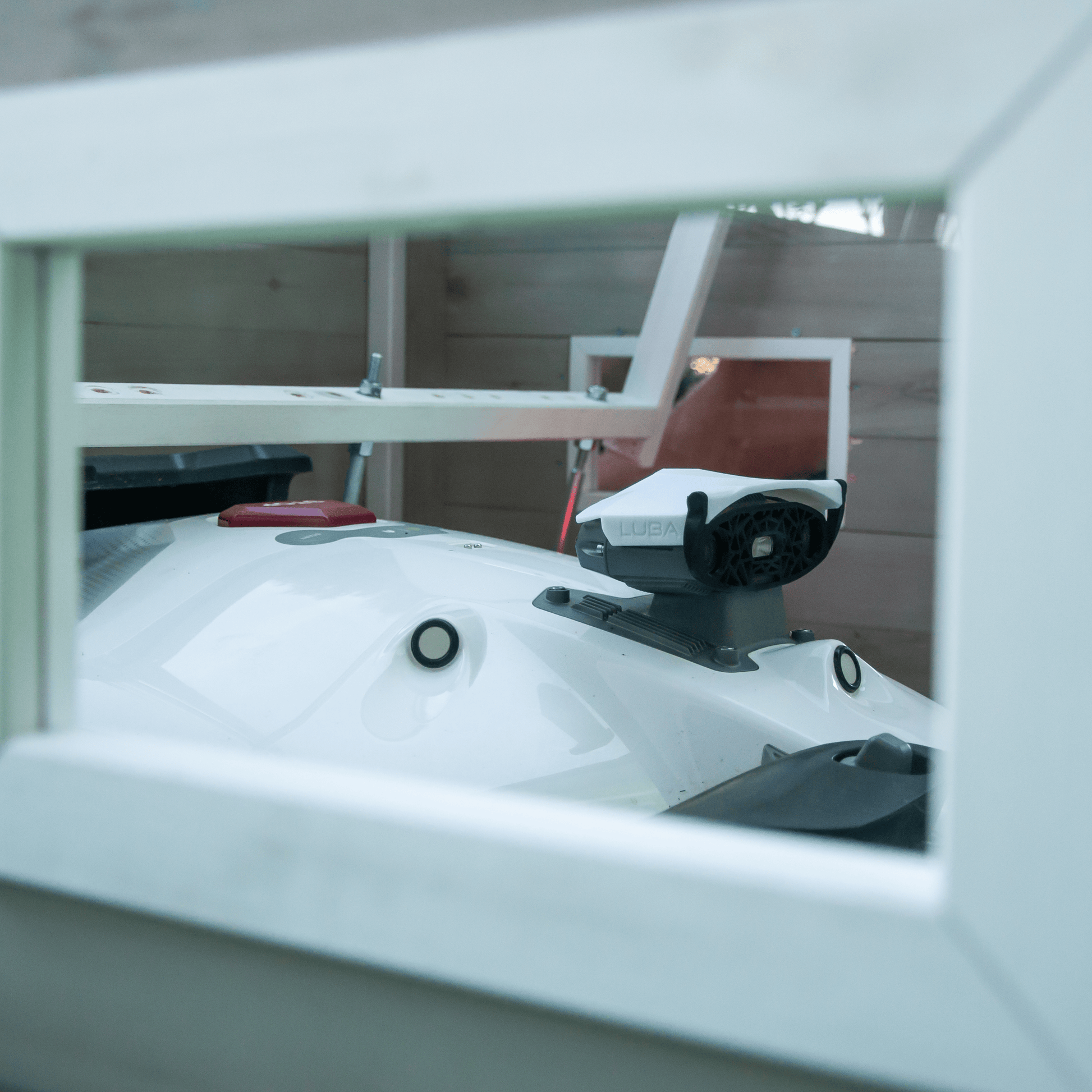 My Robot Home Plus – Automatische Garage für Mähroboter - Exact Designs