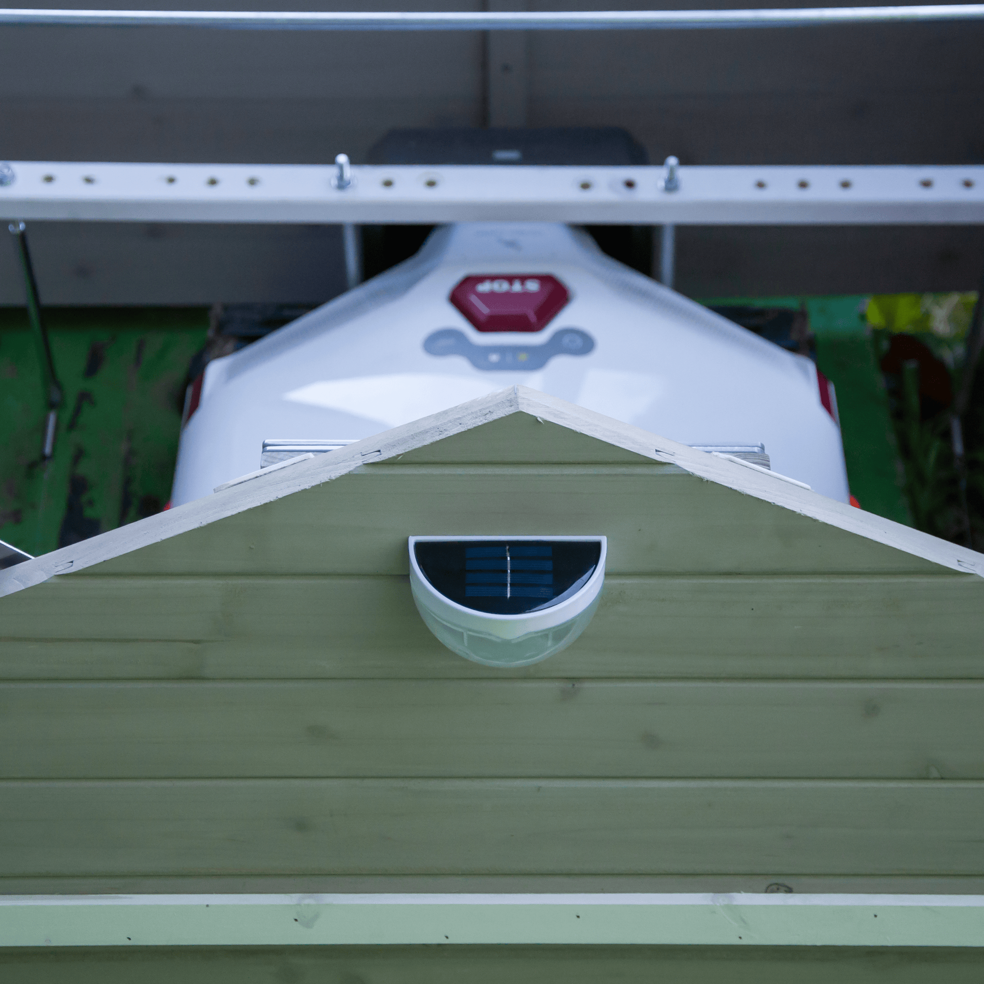 My Robot Home Plus – Automatische Garage für Mähroboter - Exact Designs