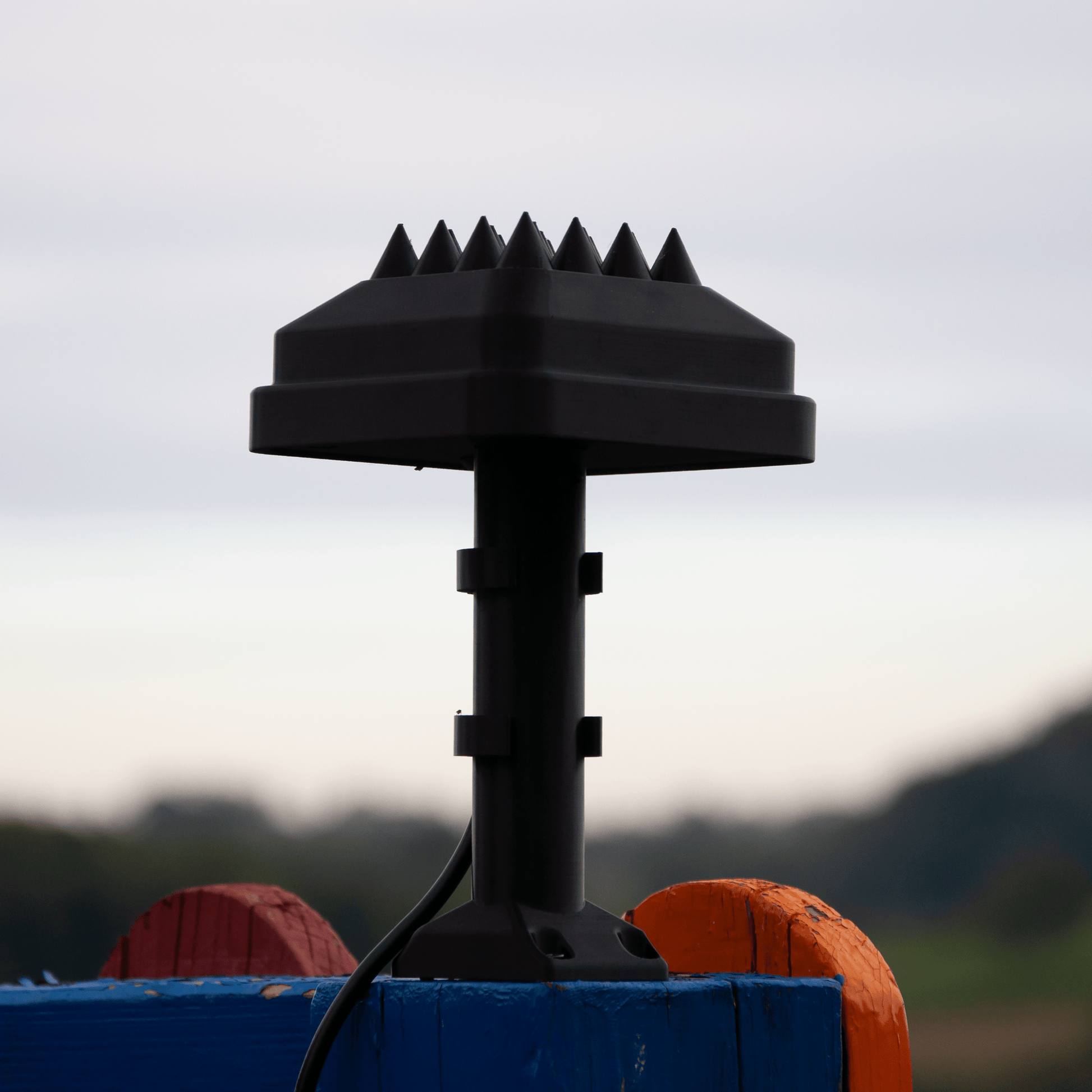 Vertikale Wandhalterung für RTK - Antenne – Segway Navimow i - Serie - Exact Designs